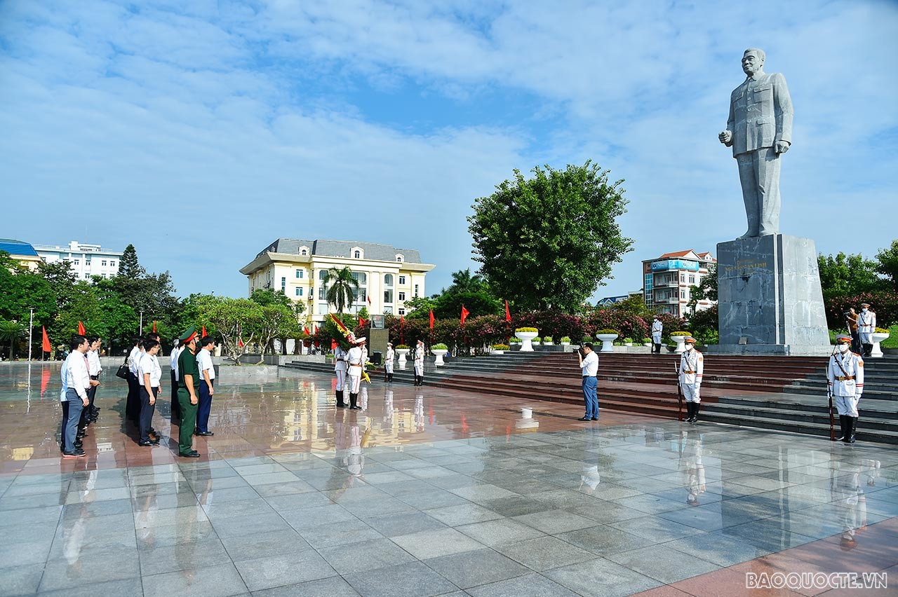 Hưng Yên đề xuất phối hợp với Bộ Ngoại giao trong thu hút đầu tư công nghiệp hiện đại, công nghệ cao