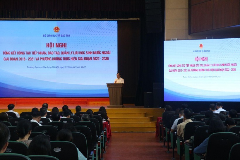 Ngày 19/8, tại Hà Nội, Bộ Giáo dục và Đào tạo tổ chức Hội nghị tổng kết công tác tiếp nhận, đào tạo, quản lý lưu học sinh nước ngoài giai đoạn 2016 - 2021 và phương hướng thực hiện giai đoạn 2022 - 2030.