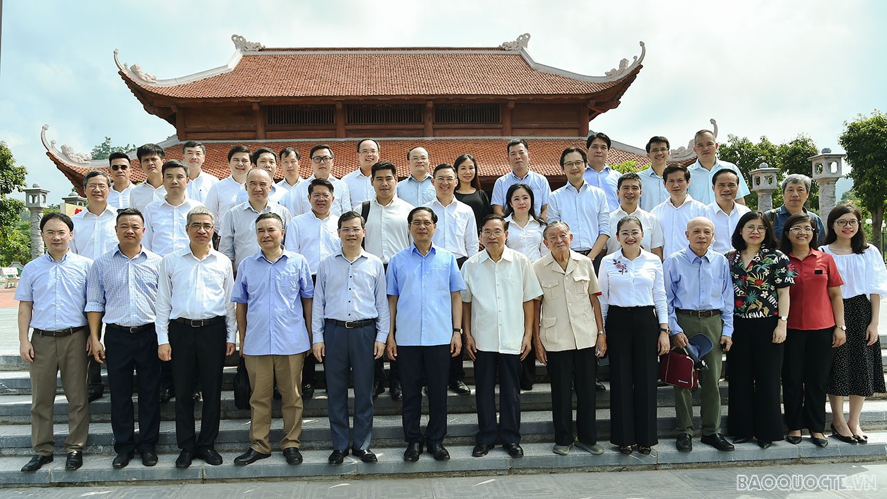 Đoàn Bộ Ngoại giao về nguồn dịp kỷ niệm 77 năm thành lập Ngành