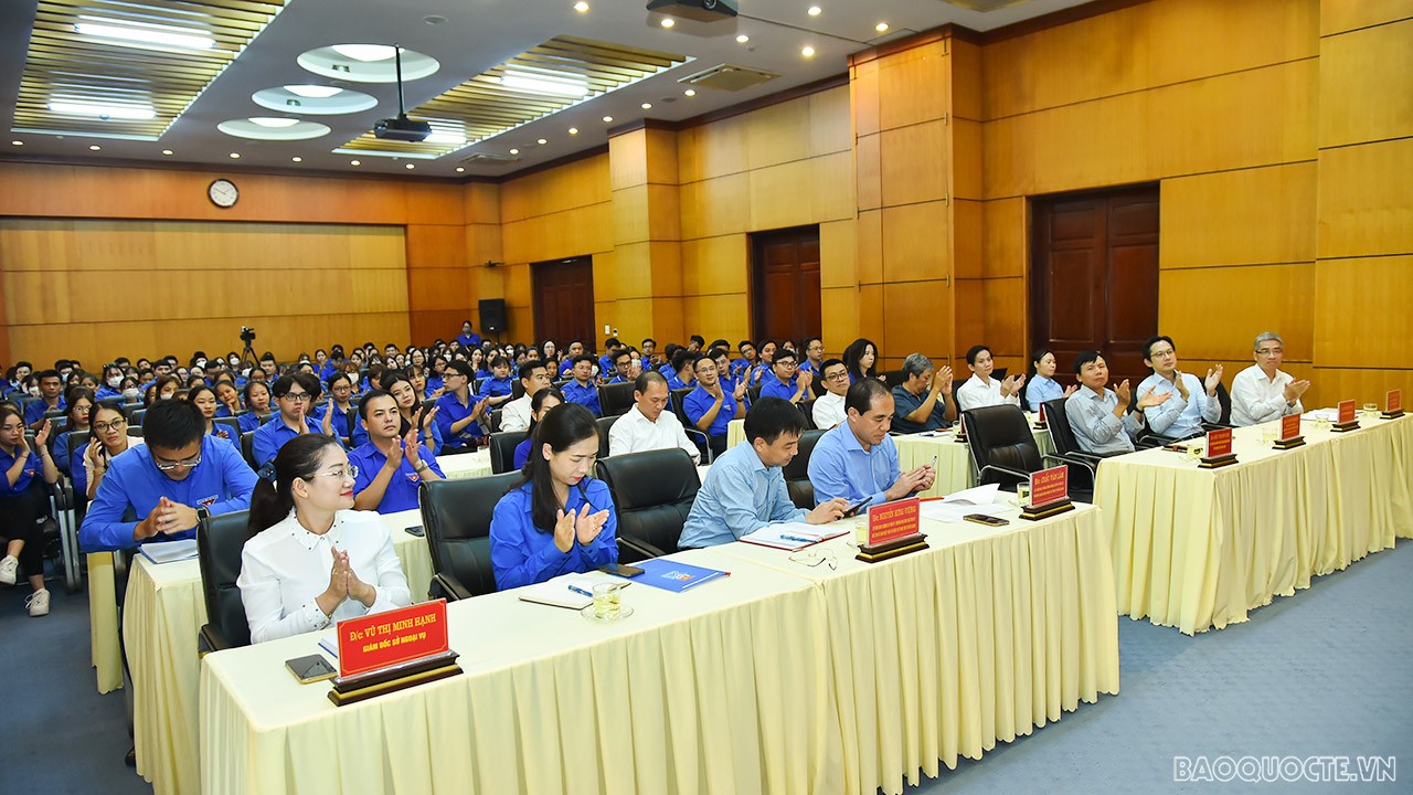 Học tập làm theo tư tưởng, đạo đức Hồ Chí Minh và nâng cao năng lực đối ngoại cho Đoàn viên thanh niên ngoại giao và tỉnh Tuyên Quang