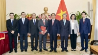 Bộ trưởng Ngoại giao trao quyết định bổ nhiệm Tổng lãnh sự Việt Nam tại Thượng Hải