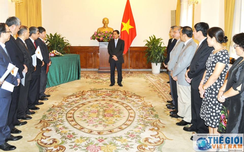 bo ngoa i giao trao quye t di nh dieu dong bo nhie m can bo