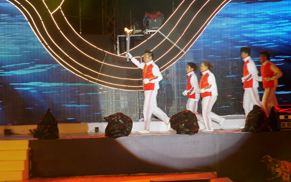 lung linh dem khai mac abg5