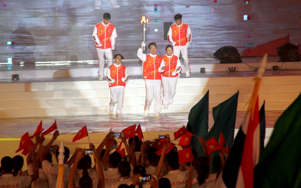 lung linh dem khai mac abg5