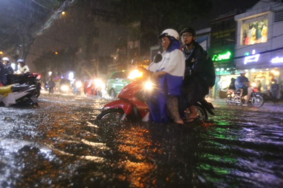 mua nhu trut sai gon thanh bien nuoc menh mong ngap chua tung thay