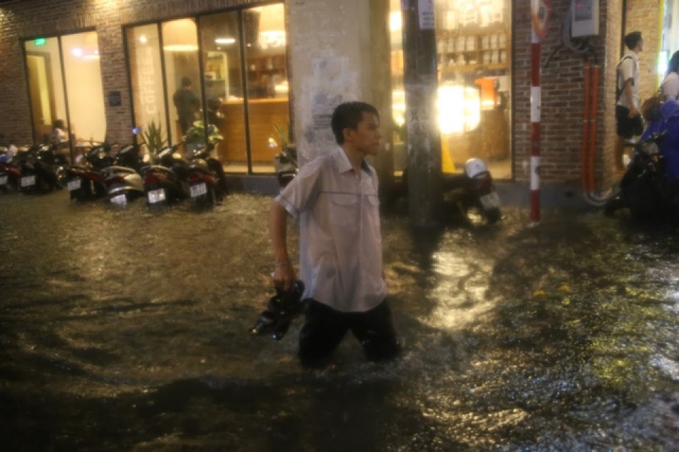 mua nhu trut sai gon thanh bien nuoc menh mong ngap chua tung thay