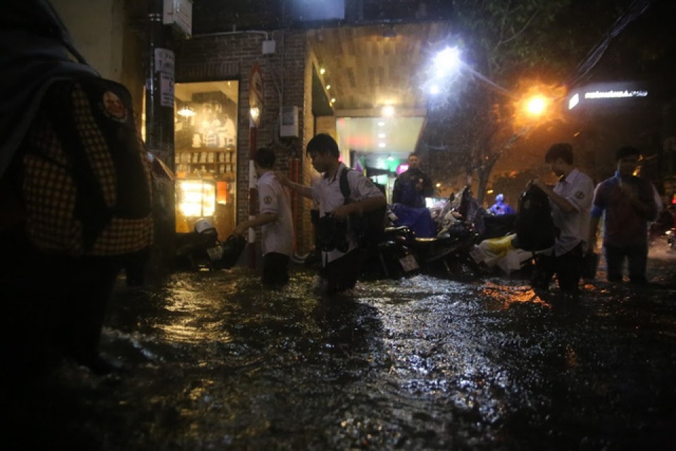 mua nhu trut sai gon thanh bien nuoc menh mong ngap chua tung thay