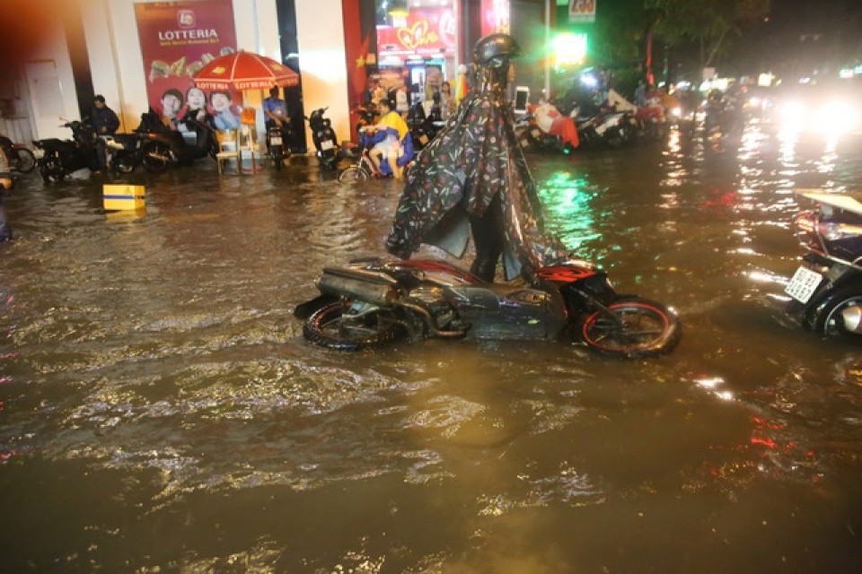 mua nhu trut sai gon thanh bien nuoc menh mong ngap chua tung thay