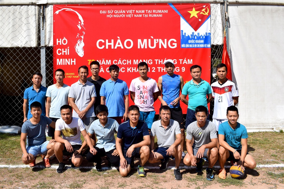 Tưng bừng các hoạt động kỷ niệm ngày Quốc khánh tại Rumani tin nhap 20170905155748