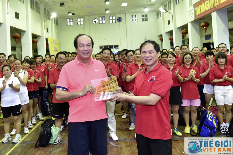 tung bung buoi giao luu the thao giua bo ngoai giao va van phong chinh phu