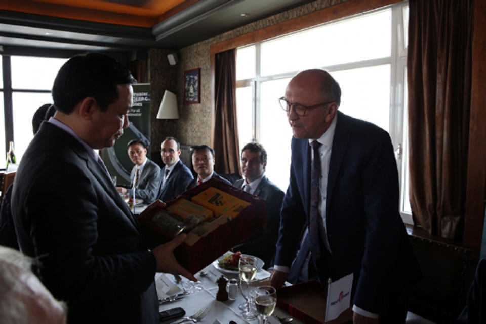 Phó Thủ tướng Vương Đình Huệ thăm các dự án năng lượng sạch của Bỉ tin nhap 20170918221856