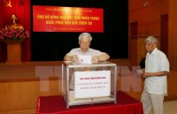 can tho chu tich quoc hoi tiep xuc cu tri tai huyen phong dien