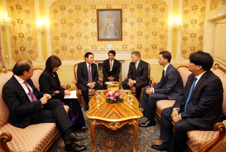 Phó Thủ tướng Vương Đình Huệ hội kiến Thủ tướng Slovakia tin nhap 20170922112221