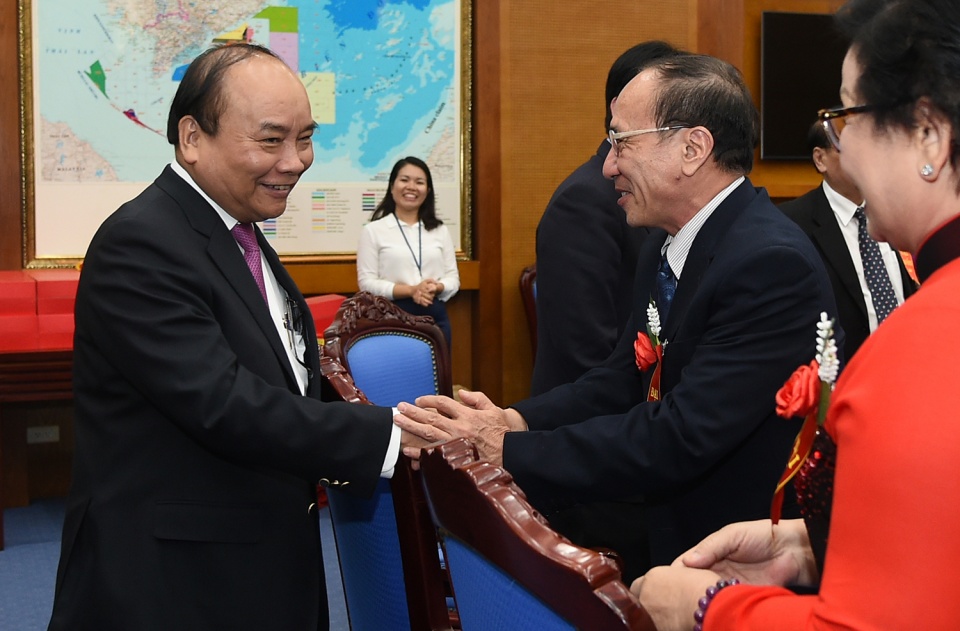 Thủ tướng gặp mặt cán bộ Trung ương Hội Người cao tuổi Việt Nam tin nhap 20170929233239