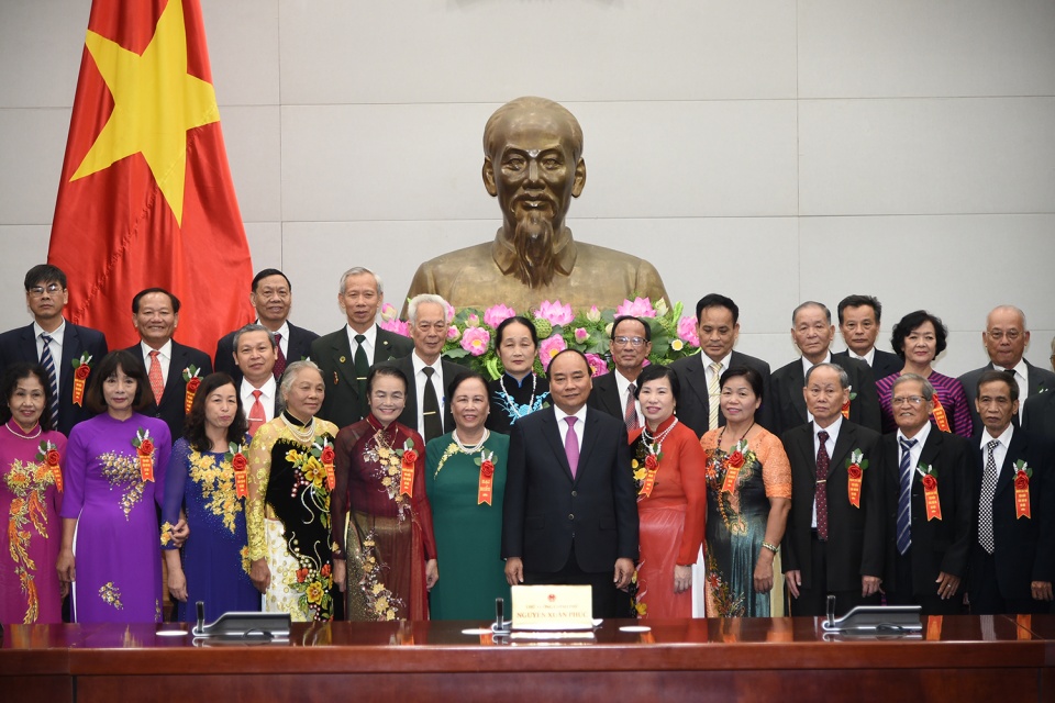 Thủ tướng gặp mặt cán bộ Trung ương Hội Người cao tuổi Việt Nam tin nhap 20170929233239