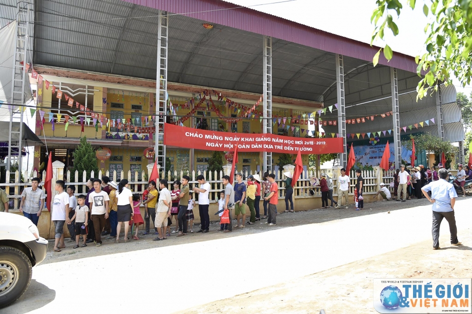 ngoai giao doan chung tay cung tre vung cao don ngay hoi den truong