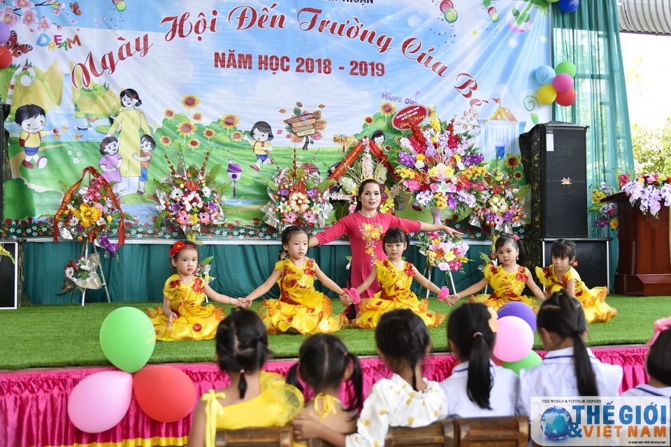 ngoai giao doan chung tay cung tre vung cao don ngay hoi den truong