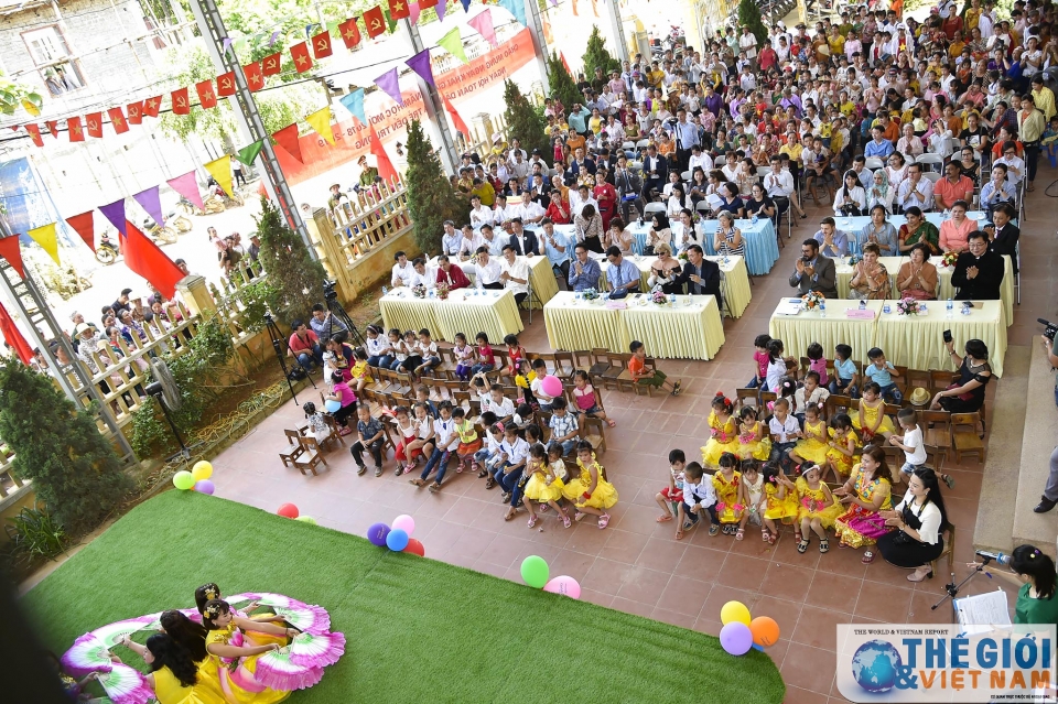 ngoai giao doan chung tay cung tre vung cao don ngay hoi den truong