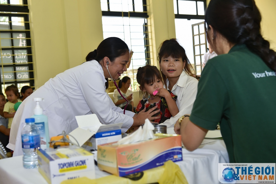 ngoai giao doan chung tay cung tre vung cao don ngay hoi den truong