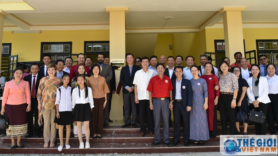 ngoai giao doan chung tay cung tre vung cao don ngay hoi den truong