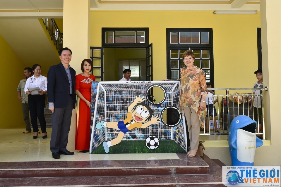 ngoai giao doan chung tay cung tre vung cao don ngay hoi den truong