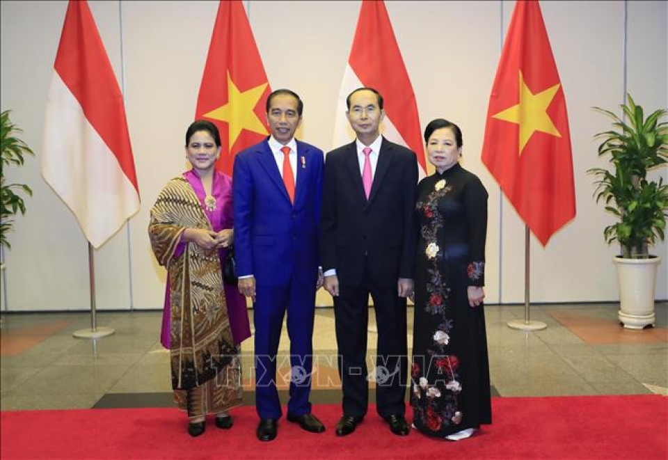 chu tich nuoc va phu nhan chieu dai trong the tong thong cong hoa indonesia va phu nhan