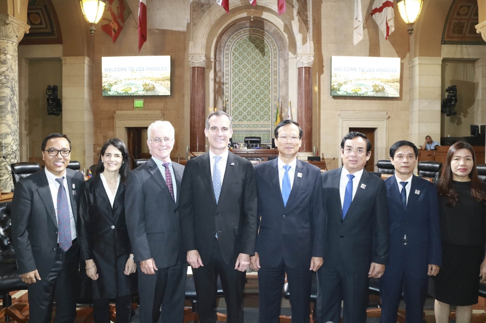 Quảng bá địa phương tại Los Angeles, Hoa Kỳ quang ba dia phuong tai los angeles hoa ky