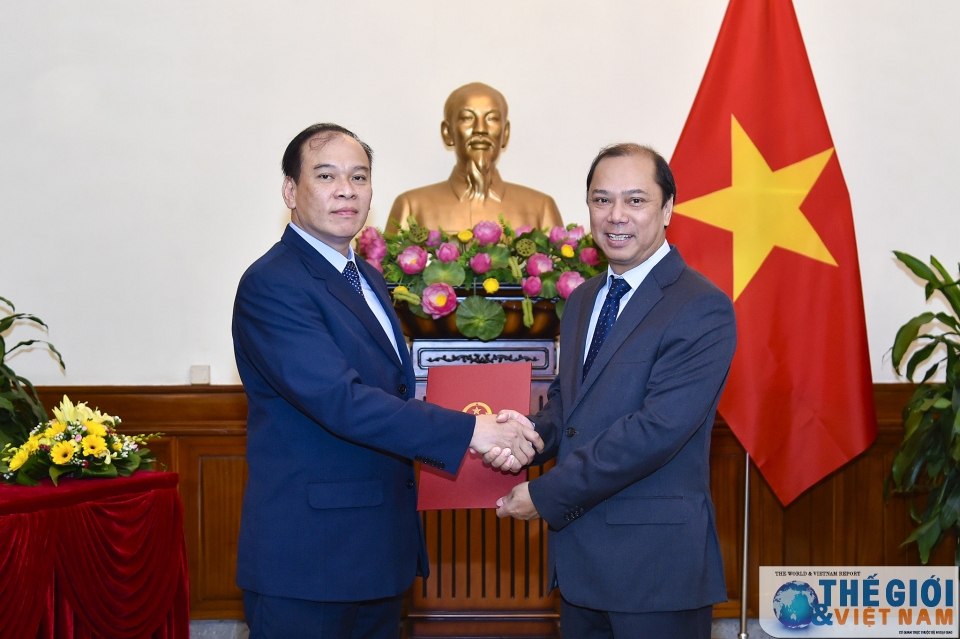 bo ngoai giao trao quyet dinh dieu dong can bo lanh dao cap vu