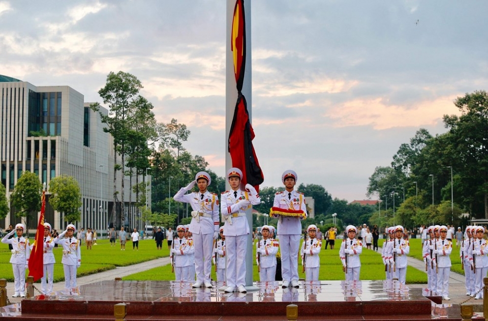 le thuong co ru quoc tang chu tich nuoc truoc lang bac