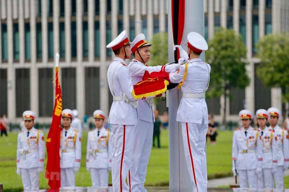 le thuong co ru quoc tang chu tich nuoc truoc lang bac