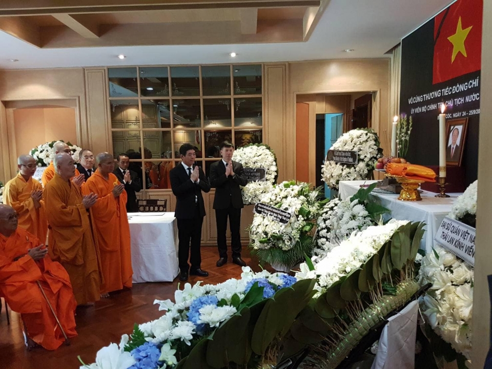 thu tuong thai lan prayut chan ocha vieng co chu tich nuoc tran dai quang