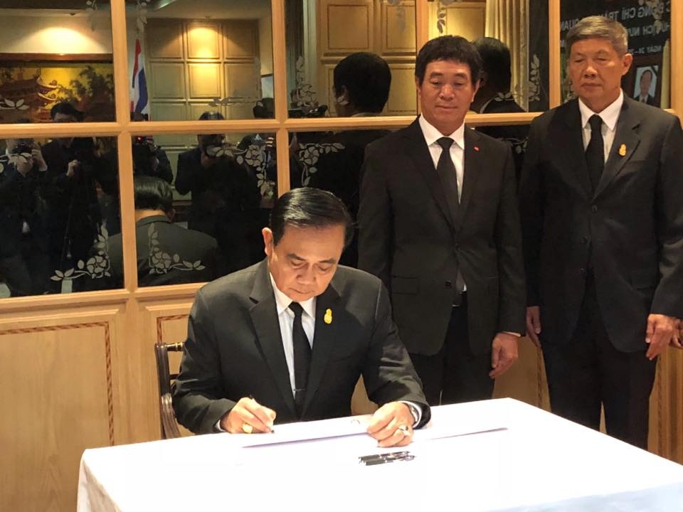 thu tuong thai lan prayut chan ocha vieng co chu tich nuoc tran dai quang