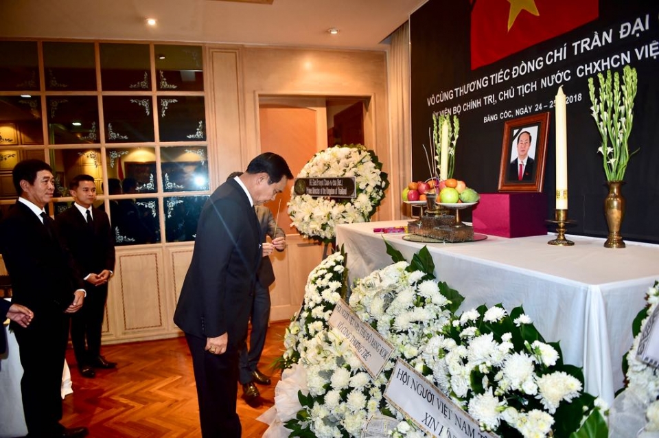 thu tuong thai lan prayut chan ocha vieng co chu tich nuoc tran dai quang