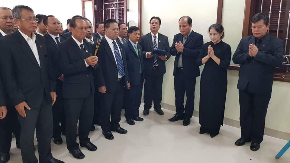 cac co quan dai dien viet nam o nuoc ngoai to chuc le vieng chu tich nuoc tran dai quang