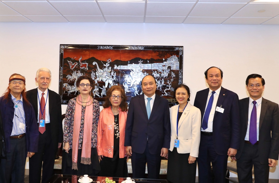 thu tuong gap go kieu bao va ban be hoa ky