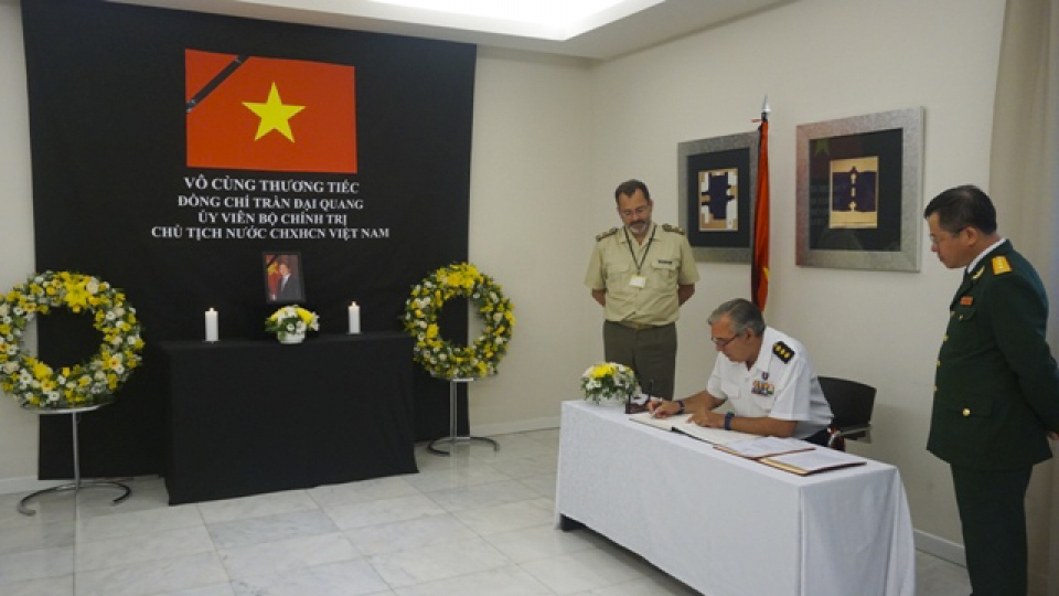 le vieng chu tich nuoc tran dai quang tai tay ban nha