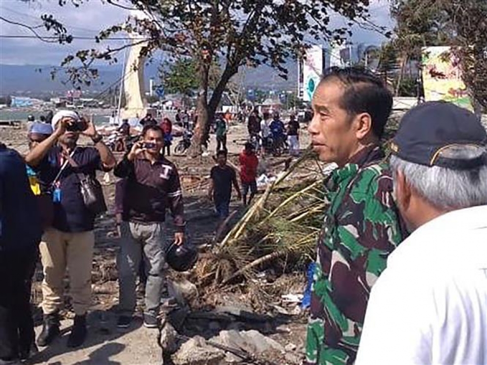 dong dat song than tai indonesia tong thong widodo tham vung bi thiet hai