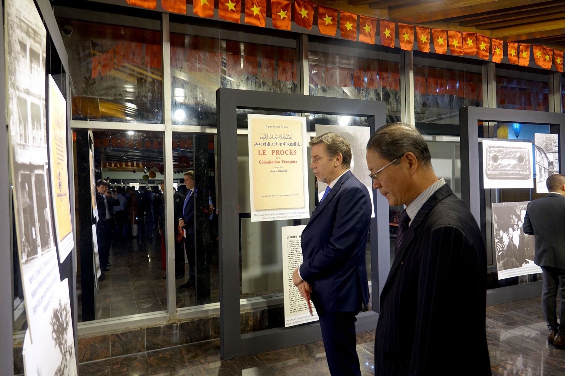 Triển lãm ảnh “Dấu ấn Chủ tịch Hồ Chí Minh” tại Bangladesh Triển lãm ảnh “Dấu ấn Chủ tịch Hồ Chí Minh” tại Bangladesh