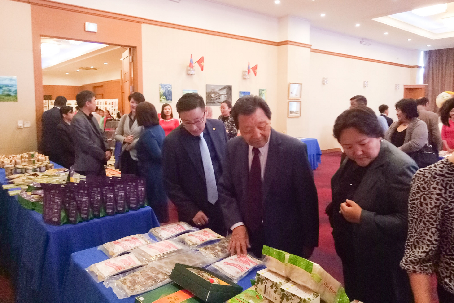 Triển lãm kỷ niệm 65 năm quan hệ Việt Nam-Mông Cổ