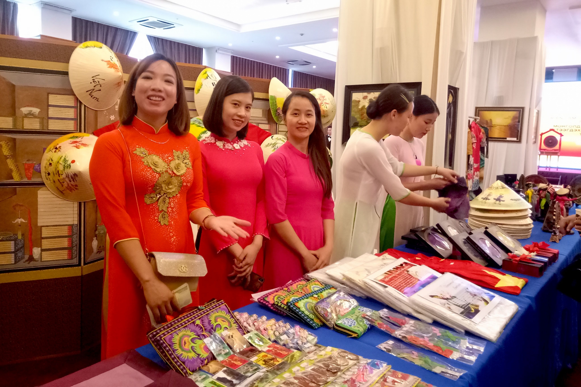 Triển lãm kỷ niệm 65 năm quan hệ Việt Nam-Mông Cổ