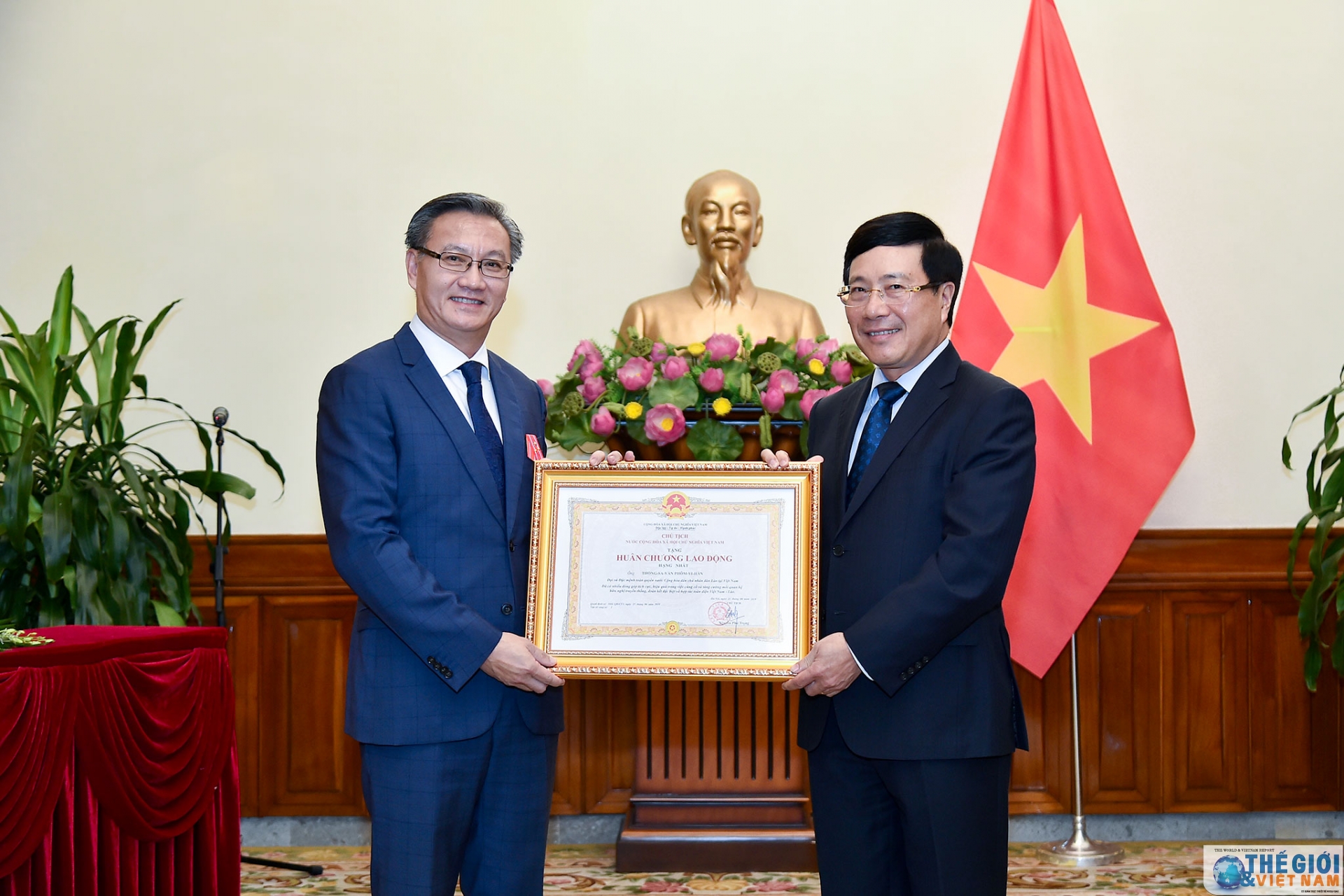 pho thu tuong pham binh minh trao huan chuong lao dong hang nhat cho dai su lao