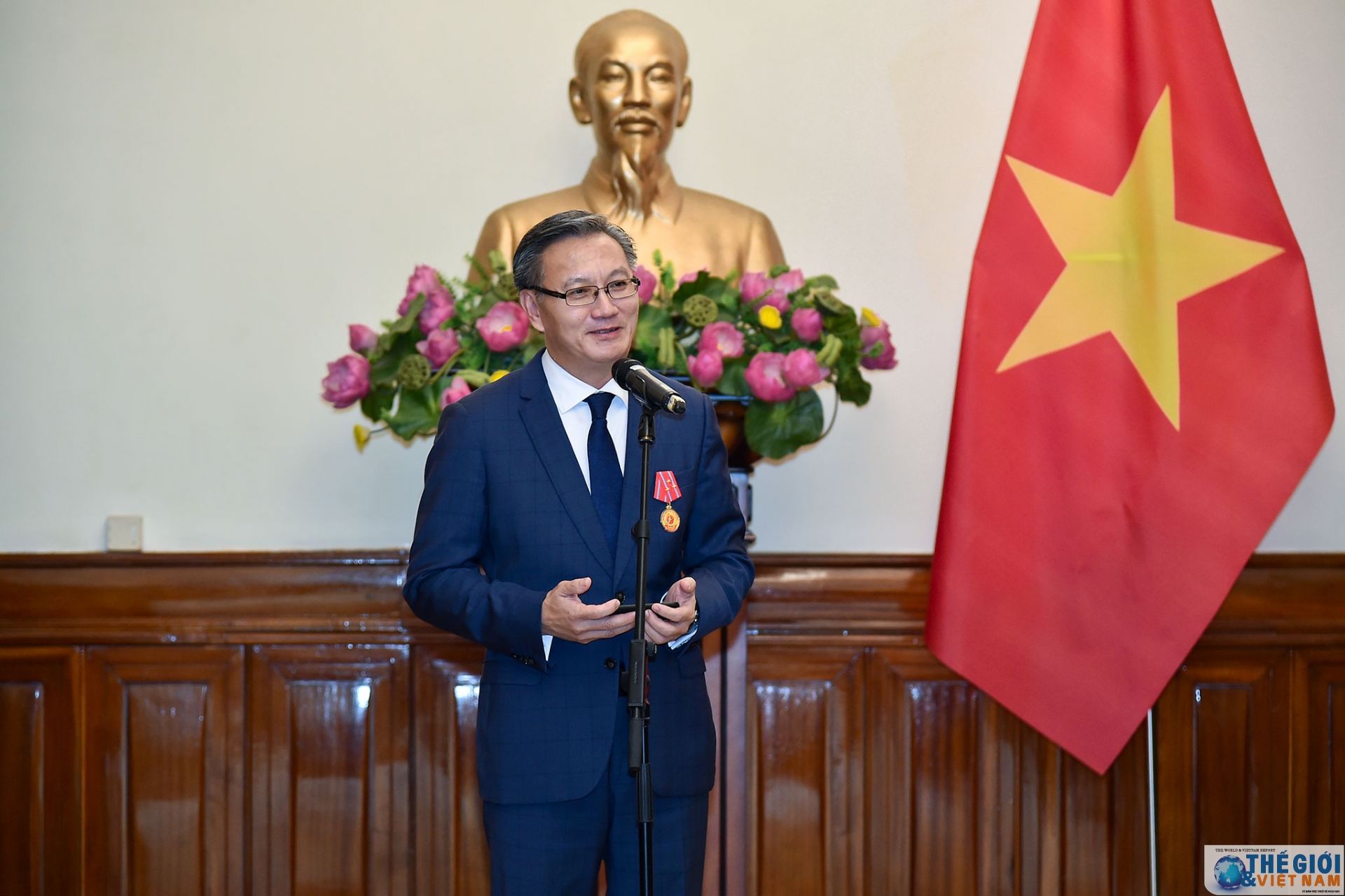 pho thu tuong pham binh minh trao huan chuong lao dong hang nhat cho dai su lao