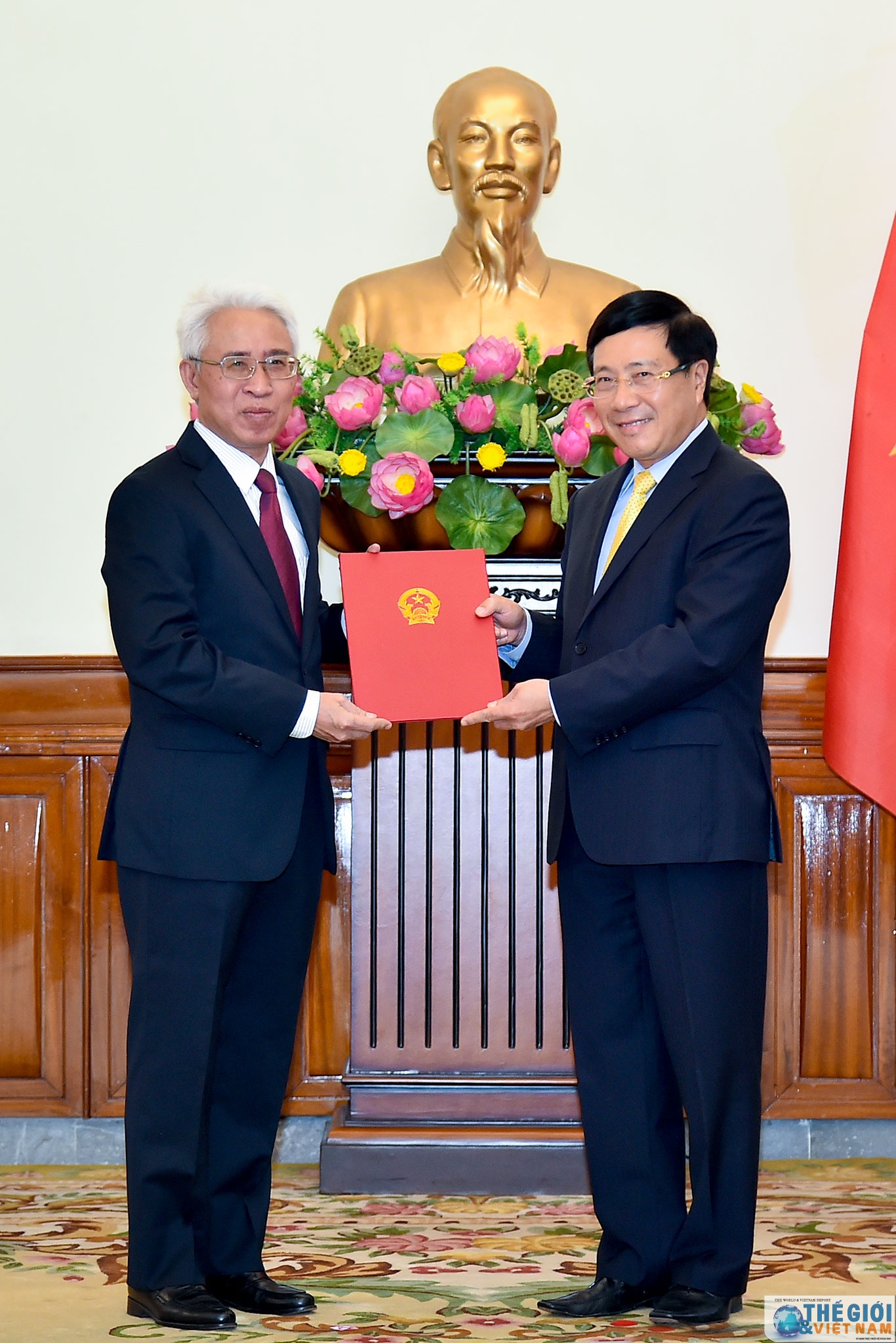 Trao Quyết định bổ nhiệm 6 Đại sứ nhiệm kỳ 2019 - 2022 trao quyet dinh bo nhiem 6 dai su nhiem ky 2019 2022