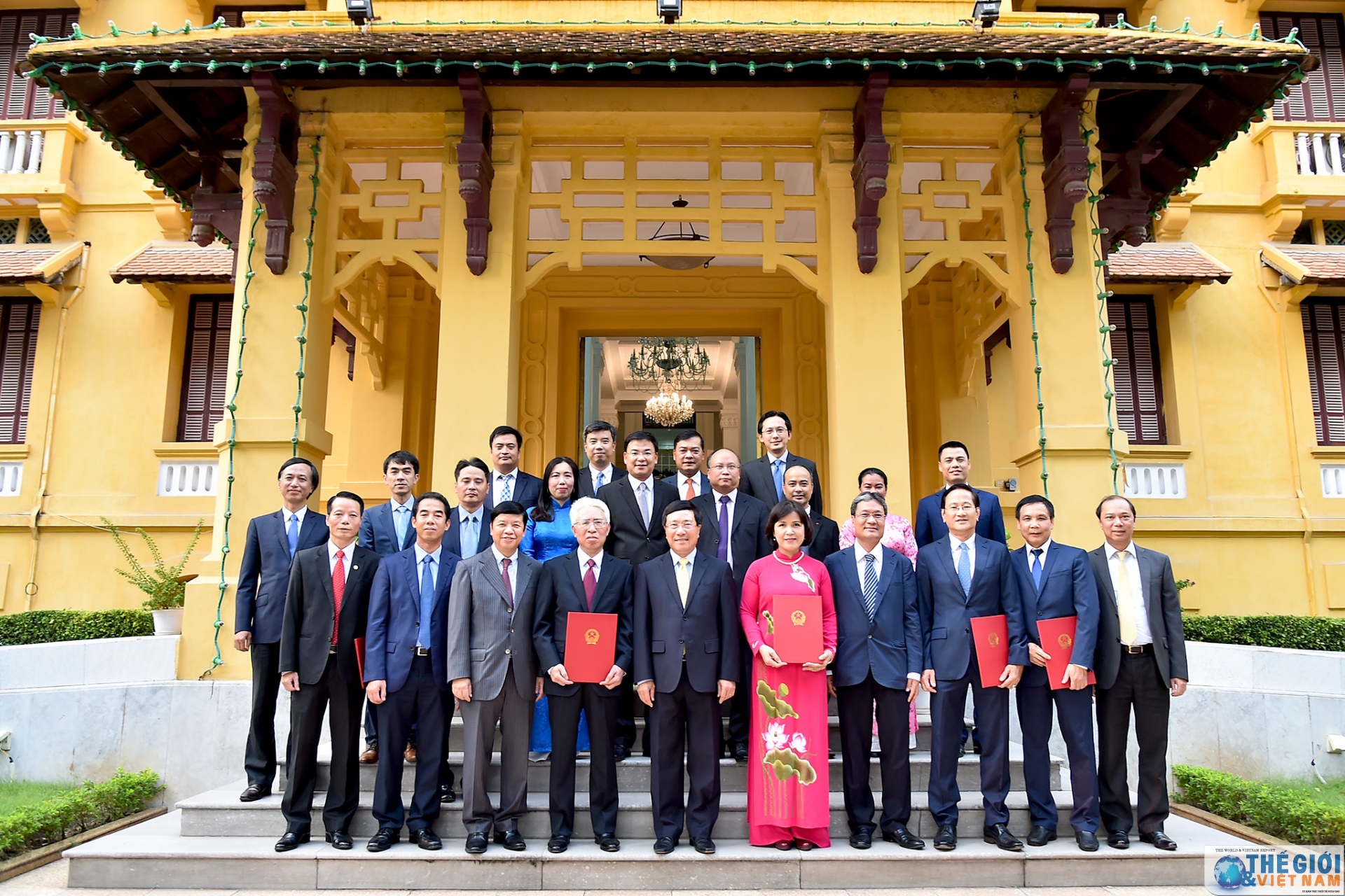 Trao Quyết định bổ nhiệm 6 Đại sứ nhiệm kỳ 2019 - 2022 trao quyet dinh bo nhiem 6 dai su nhiem ky 2019 2022