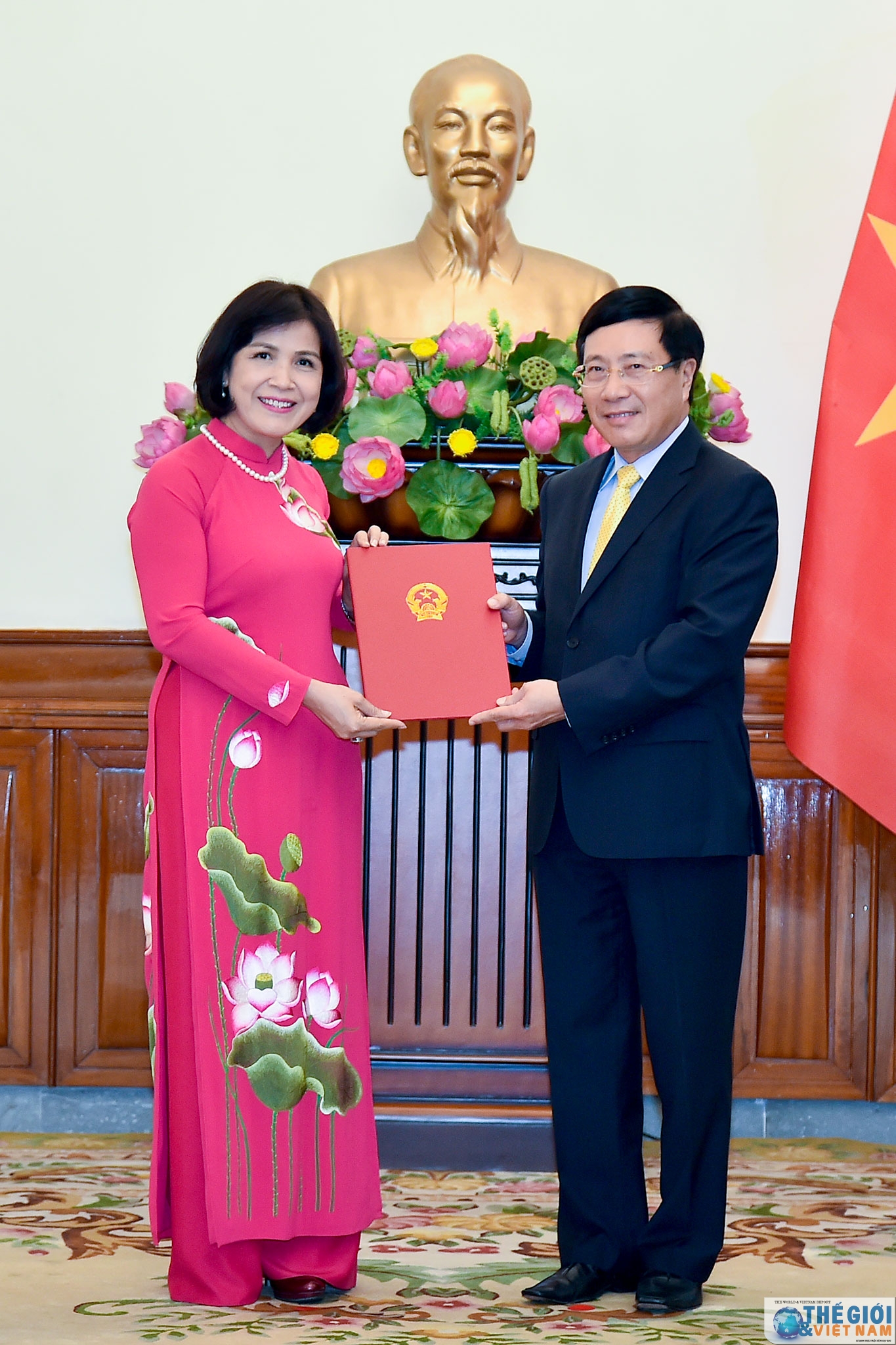 Trao Quyết định bổ nhiệm 6 Đại sứ nhiệm kỳ 2019 - 2022 trao quyet dinh bo nhiem 6 dai su nhiem ky 2019 2022