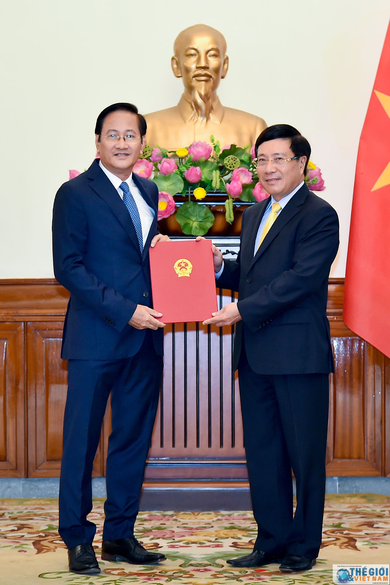 Trao Quyết định bổ nhiệm 6 Đại sứ nhiệm kỳ 2019 - 2022 trao quyet dinh bo nhiem 6 dai su nhiem ky 2019 2022