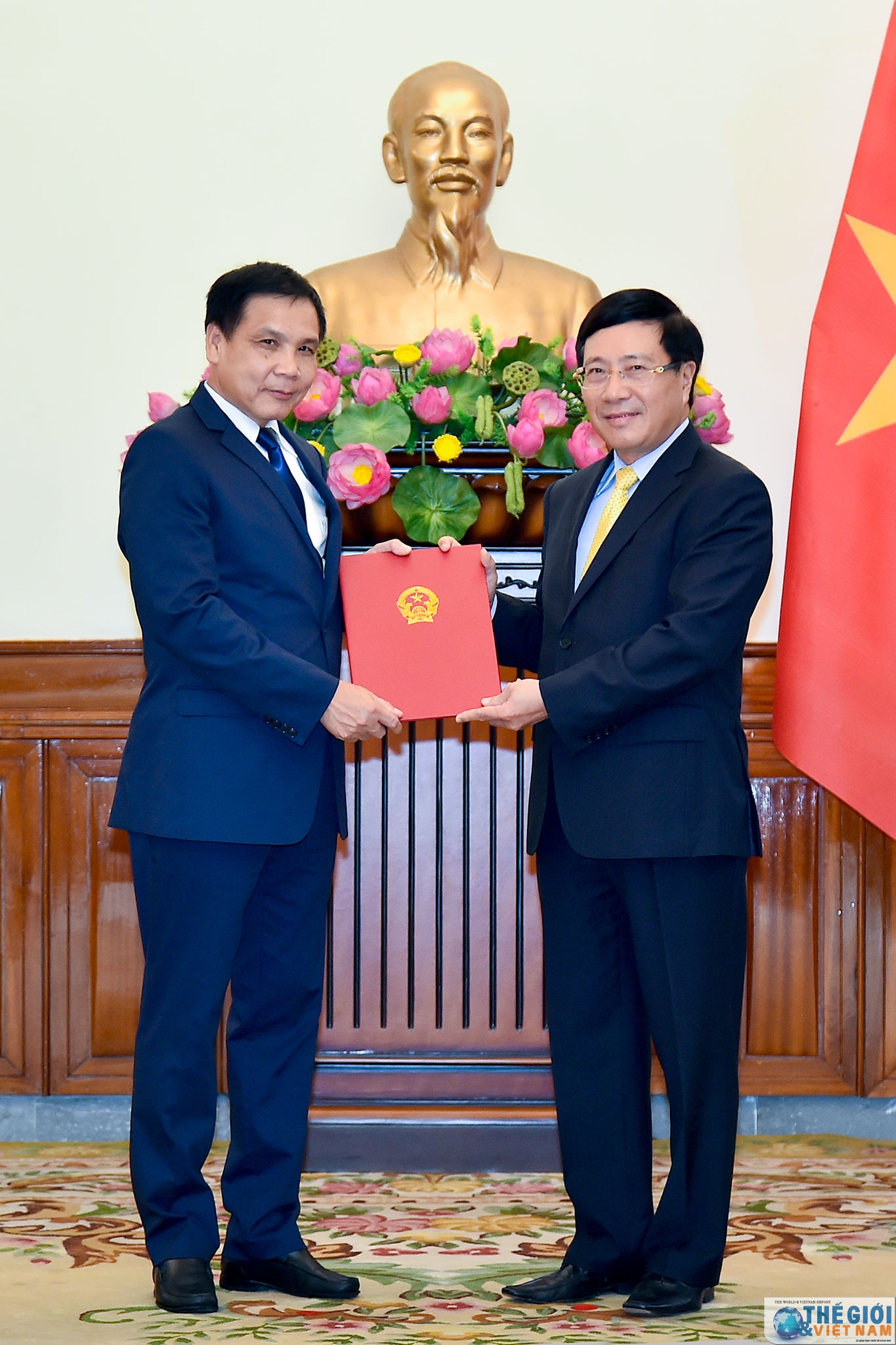 Trao Quyết định bổ nhiệm 6 Đại sứ nhiệm kỳ 2019 - 2022 trao quyet dinh bo nhiem 6 dai su nhiem ky 2019 2022