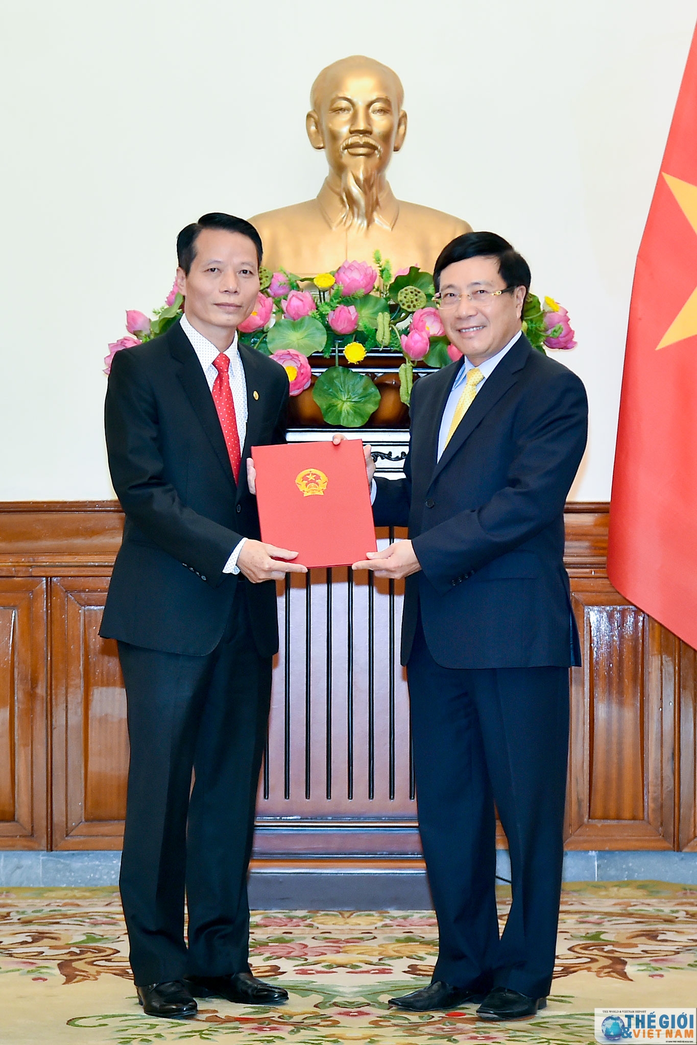 Trao Quyết định bổ nhiệm 6 Đại sứ nhiệm kỳ 2019 - 2022 trao quyet dinh bo nhiem 6 dai su nhiem ky 2019 2022