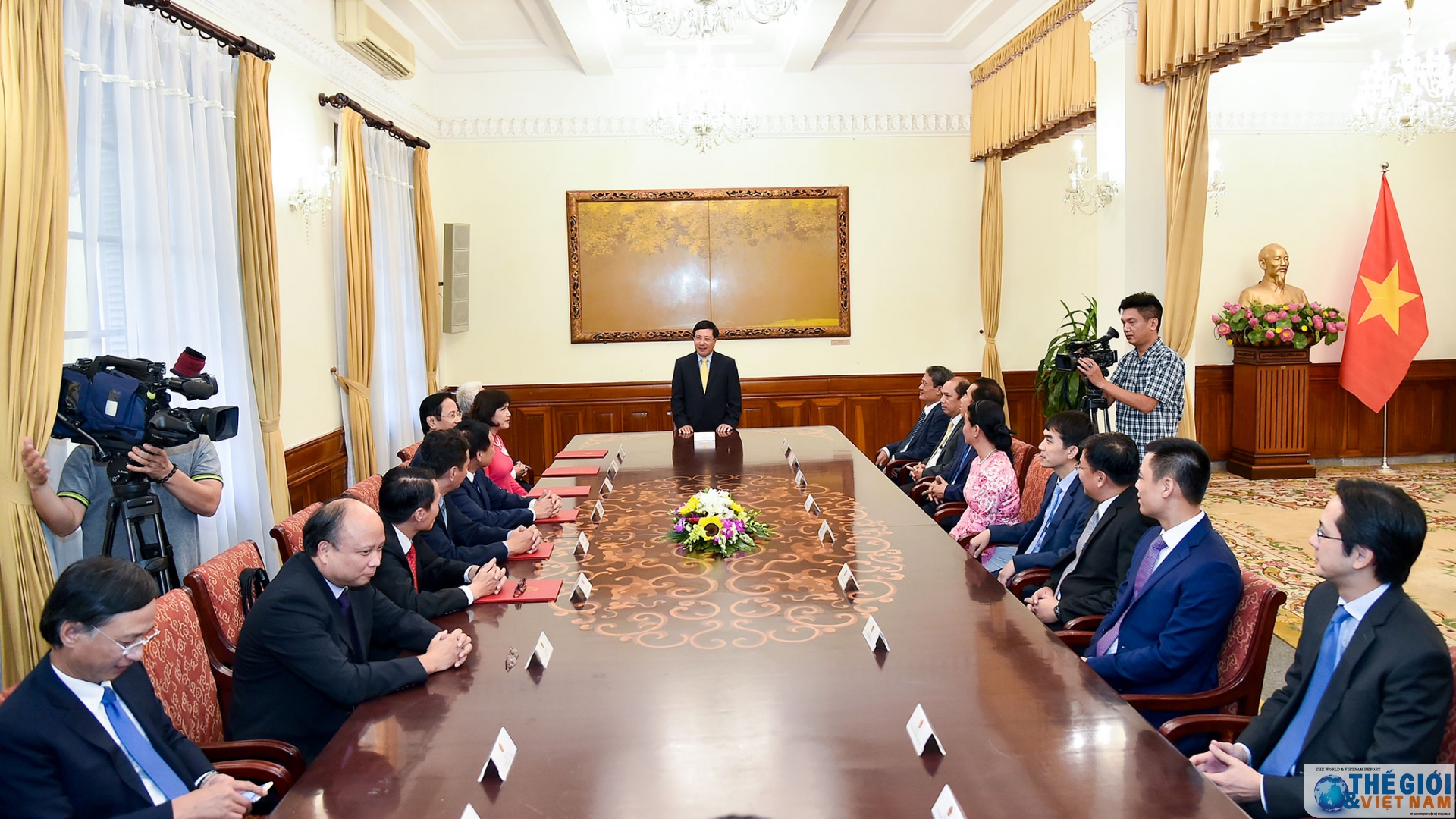 Trao Quyết định bổ nhiệm 6 Đại sứ nhiệm kỳ 2019 - 2022 trao quyet dinh bo nhiem 6 dai su nhiem ky 2019 2022