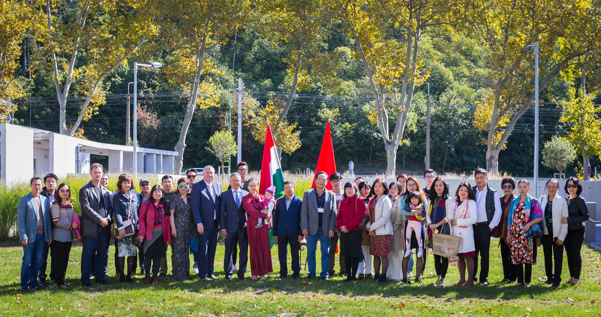 Đại sứ Nguyễn Tiến Thức thăm, làm việc tại Balatonboglar, Hungary